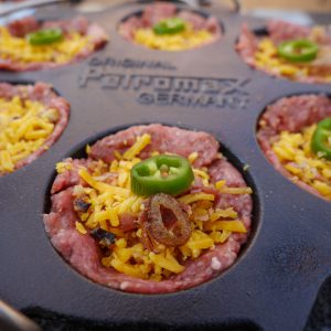 Barbecue Cheeseburger Muffins (5) cheeseburger muffins mit Topping und Sauce, aus der Petromax Muffinform