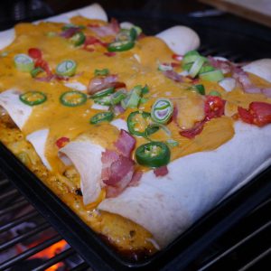 Cheeseburger Enchiladas - Sombrero (3) Bacon & Bourbon Cheeseburger Enchiladas auf dem Grill