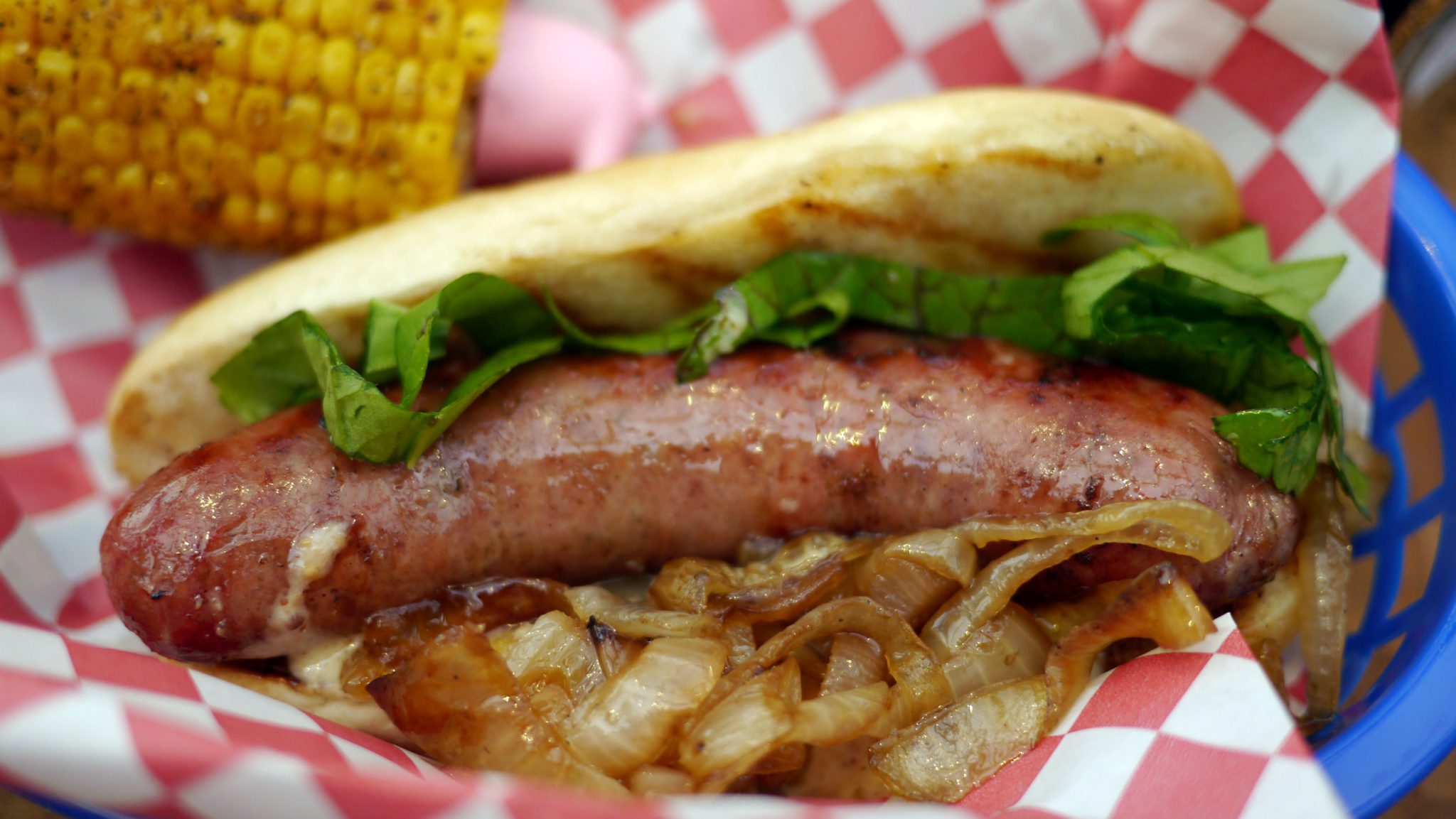 Happy Ending Hotdog Main hotdog mit happy ending in basket