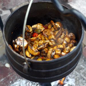 currywurst gulasch im Dutch Oven