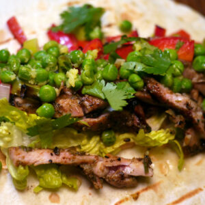 jj chicken wrap 3 chicken wrap mit Jamaican Jerk und Erbsen