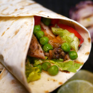 chicken wrap mit Jamaican Jerk Nahaufnahme