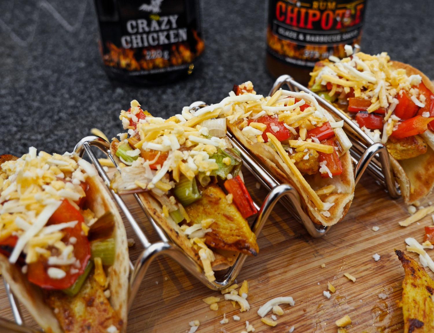 crazy chicken taco main Die fertigen Tacos aus unserem Taco Rezept in der Halterung