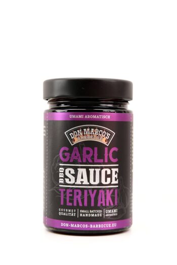 Garlic Teriyaki BBQ Sauce in Glasbehaelter, schwarzes hochglanz Etikett mit lila rand, schwarzer Schraubdeckel