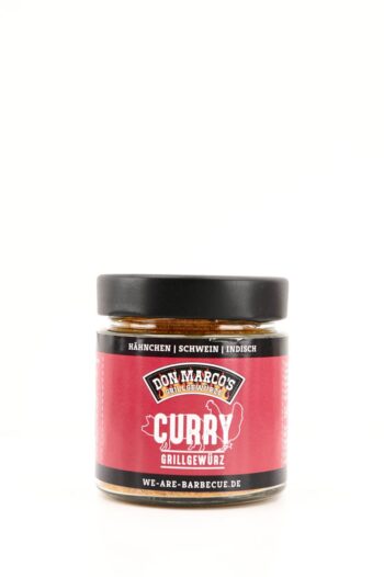 Curry Grillgewuerz in Glasbehaelter, rot schwarzes Papier Etikett, schwarzer Schraubdeckel