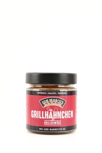 Grillhaenchen Grillgewuerz in Glasbehaelter, rot schwarzes Papier Etikett, schwarzer Schraubdeckel